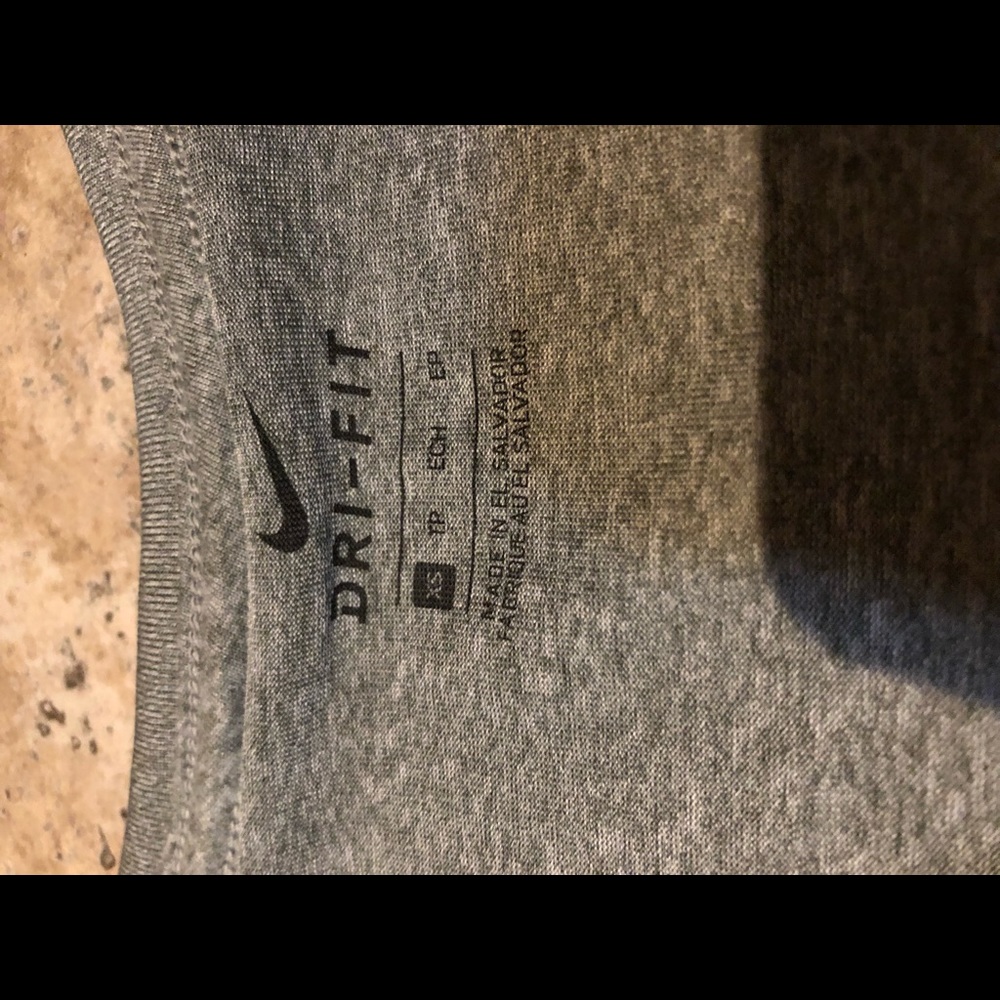 Nike tee - Picture 3 of 4